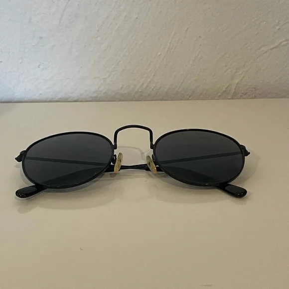 Stylish Black Round Sunglasses - Picture 3 of 4